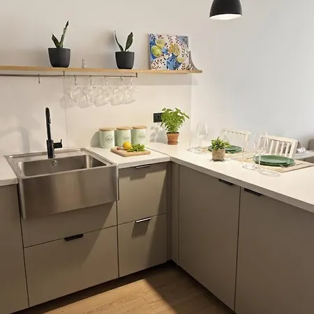 Near Mr Bricolage וארנה